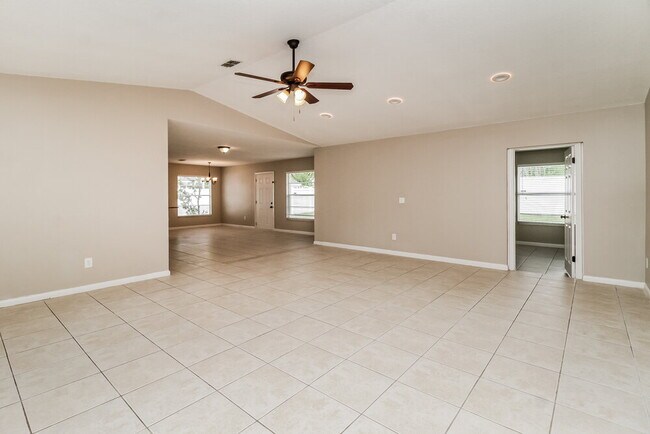 Building Photo - 2109 Lake Francis Dr