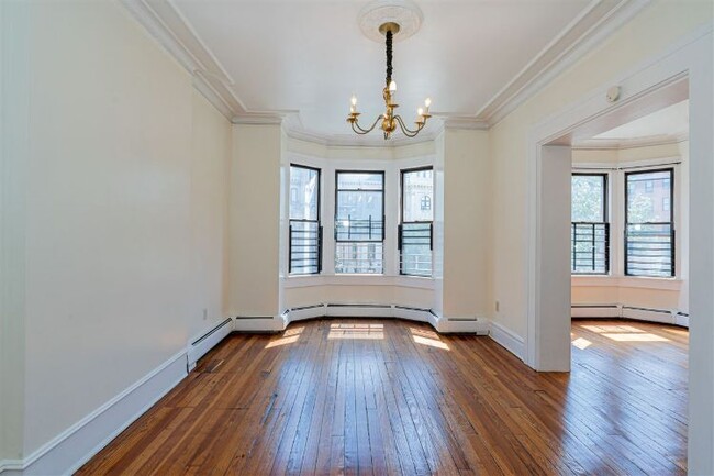 Building Photo - 281 Grove St
