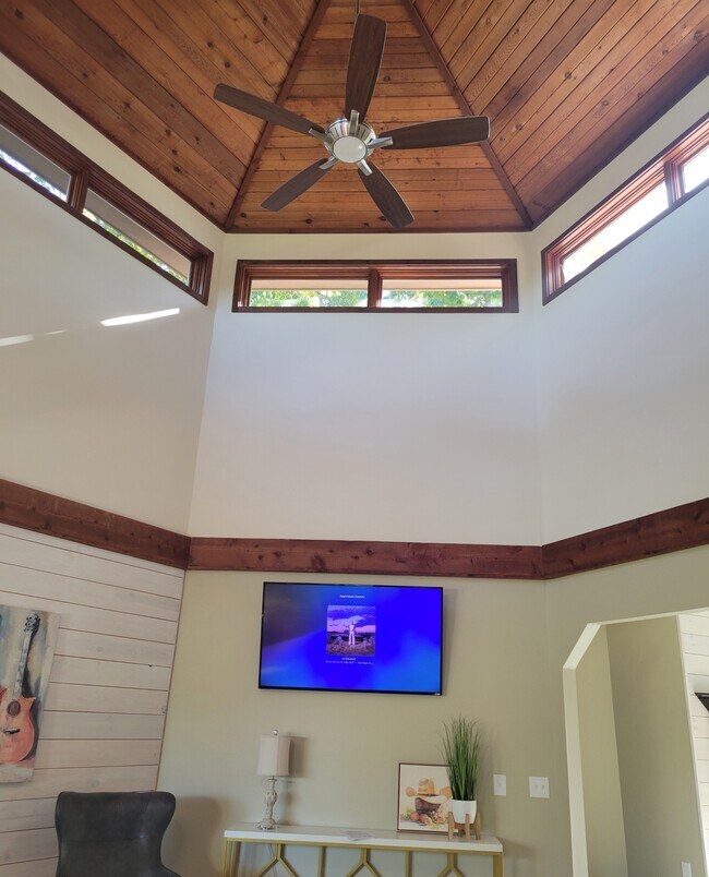 Foto del edificio - 166 Baltusrol Rd