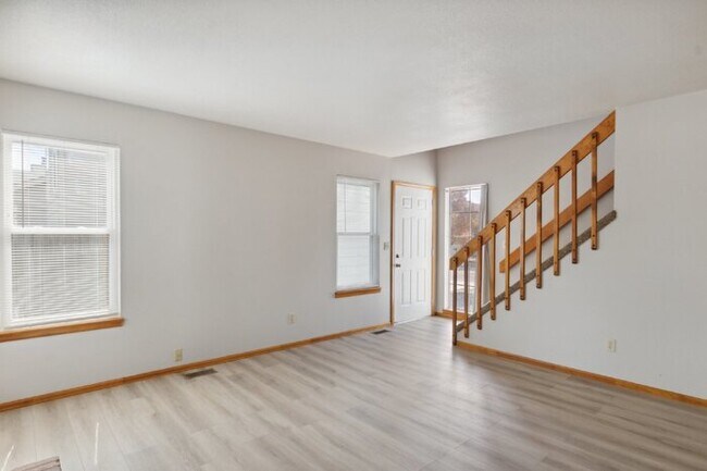 Foto del edificio - **Charming 2-Story Home in Coveted Distric...