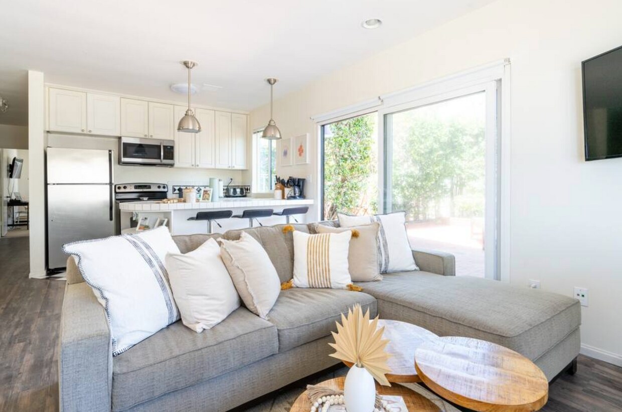 Foto principal - 212 Rosemont St