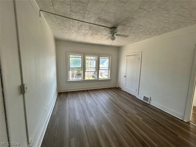 Building Photo - 2232 W 103rd St