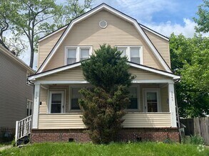 Building Photo - 2541 Deming Ave