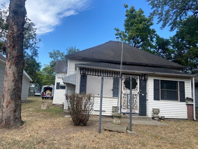Building Photo - 312 W Martin St