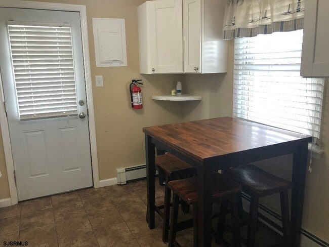 Building Photo - 200 3rd St S