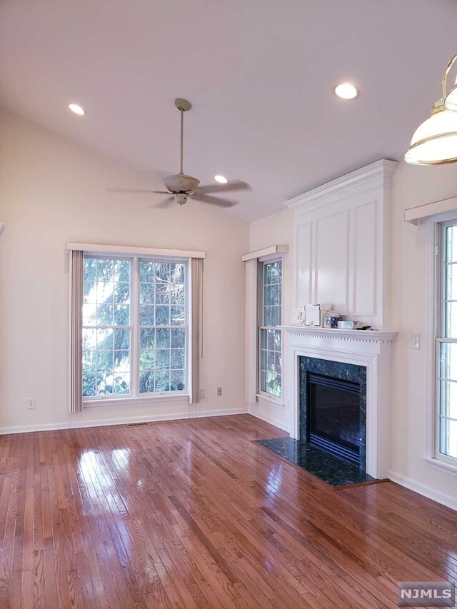 Foto del edificio - 8 Thistle Dr