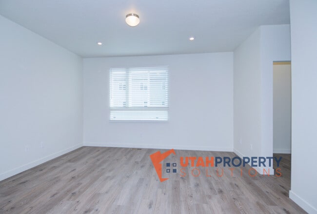 Building Photo - 1022 W 430 S