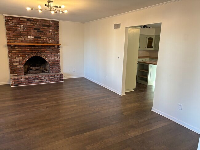 Foto del edificio - 18377 Pleasant View Dr