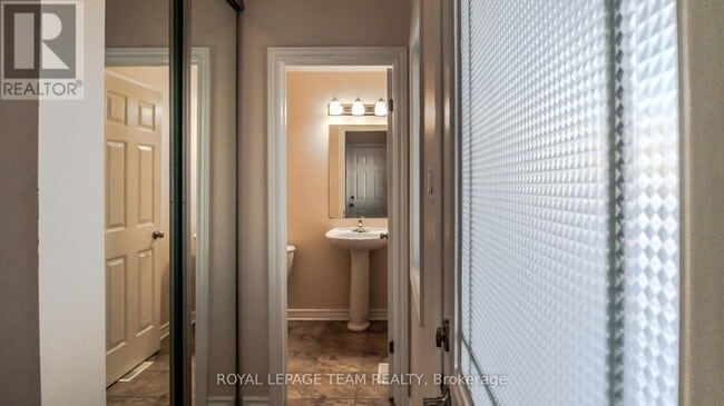 Photo du bâtiment - 403 Temiskaming Crescent