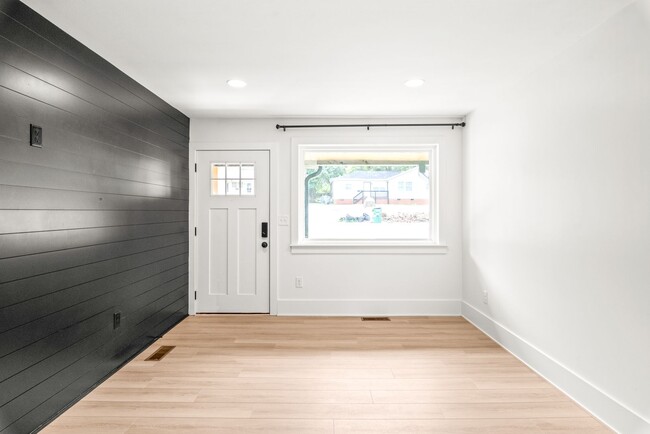 Building Photo - 2318 Marlowe Ave