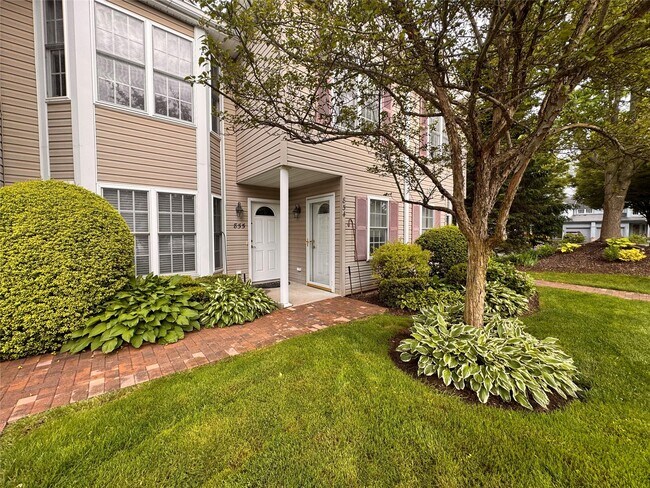 Building Photo - 854 Verona Dr
