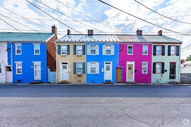 Building Photo - 19 Degrange St