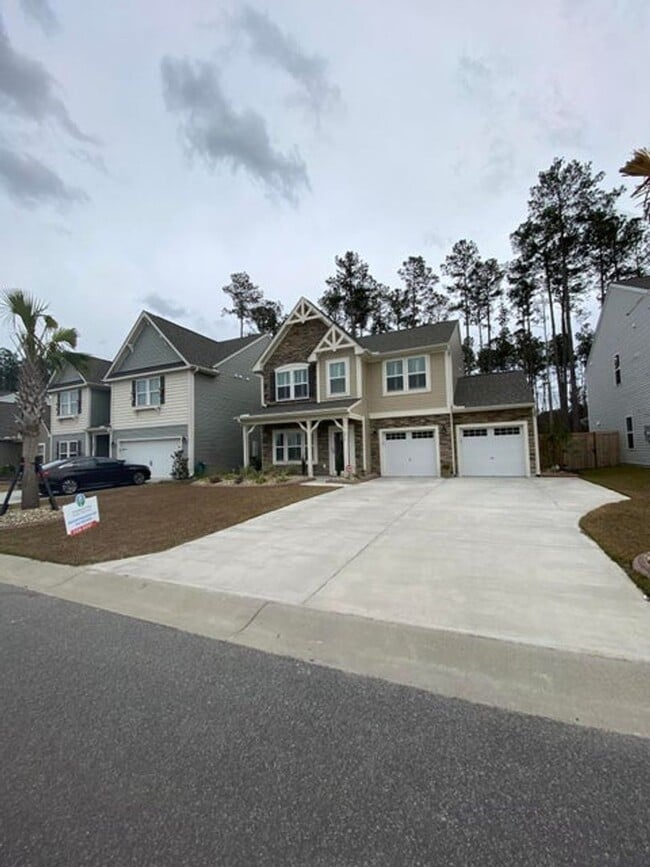 Building Photo - 4 Bedroom 2.5 Bath Home in Cane Bay Planta...
