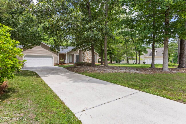 Foto del edificio - 439 Candlewood Dr