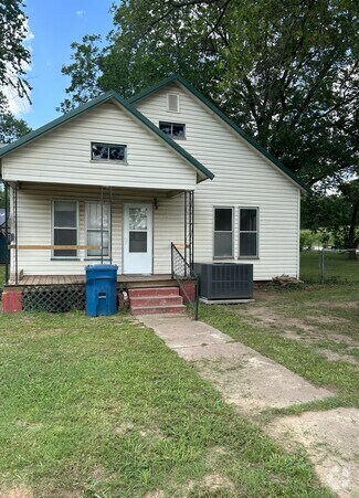 Building Photo - 104 Grace St