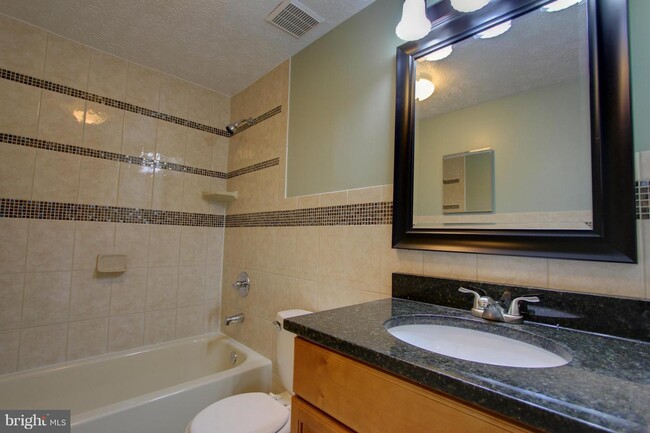 Building Photo - 9409 Chippenham Dr