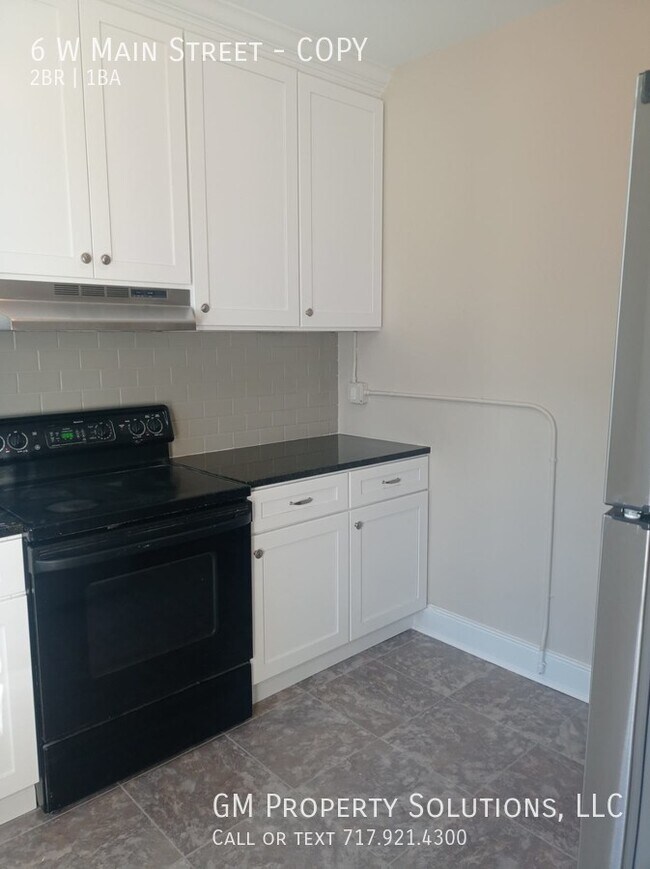 Building Photo - Renovated  2 Bed 1 Bath Townhome  For Rent!