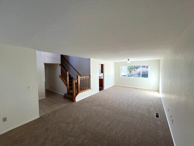 Building Photo -  Refreshed Four Bedroom House near Sliv...