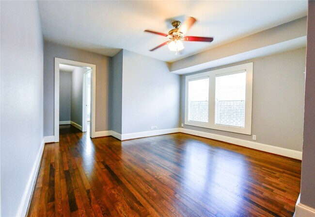 Foto del edificio - 1011 E 6 1/2 St