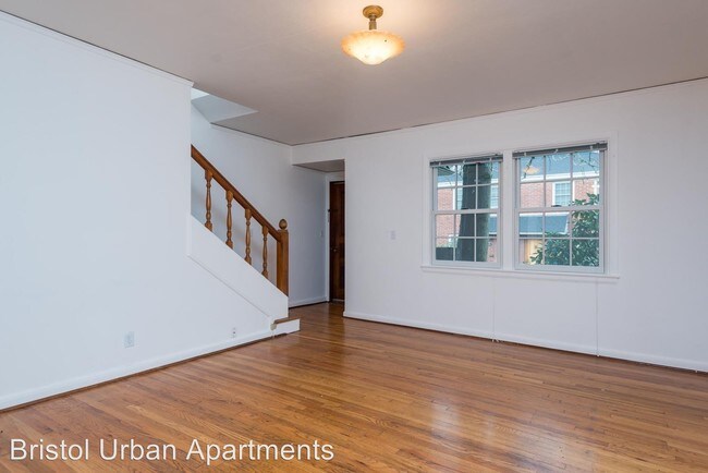 Building Photo - 5590 NE Sandycrest Terrace