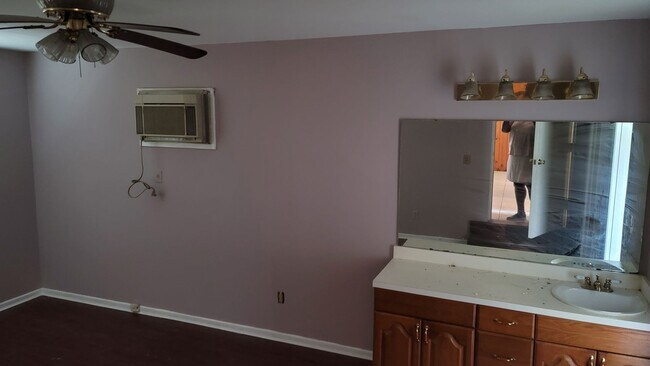 Foto del edificio - 4 Bedroom, 2 bath in Orlando. Fenced in ya...