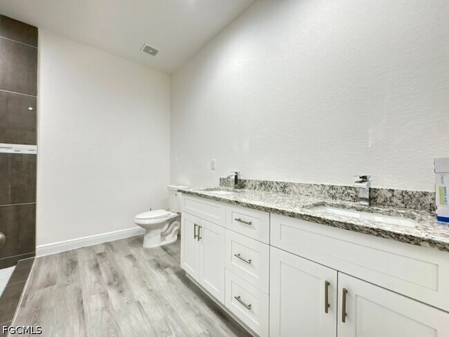 Foto del edificio - 537 Greenbriar Blvd