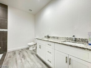 Building Photo - 537 Greenbriar Blvd