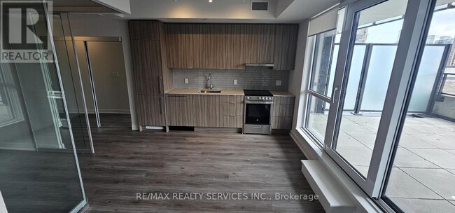 Photo du bâtiment - 430-1430 Square One Dr