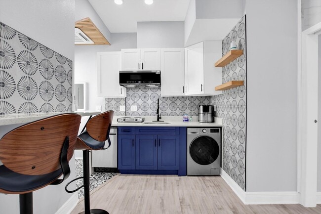 Foto del edificio - Modern, Stylish 1-Bed, 1-Bath Apartment - Electric, Water, Grounds Care, and Pest Control all Inc...