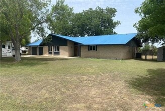 Building Photo - 200 Uecker Dr