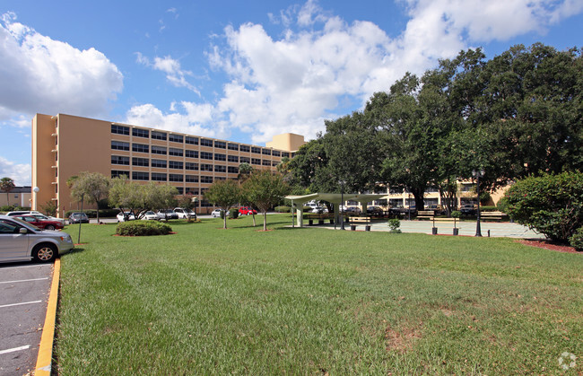 Building Photo - Plymouth Apartments