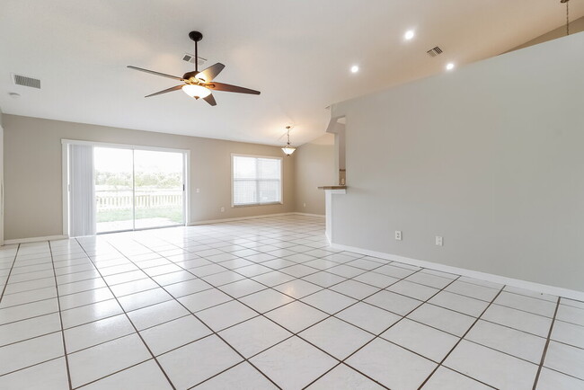 Foto del edificio - 9329 Crandon Ln