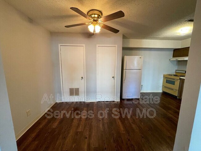 Foto del edificio - 712 E Sunshine St