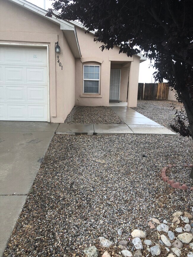 Foto del edificio - 9401 Desert Pine Ave SW