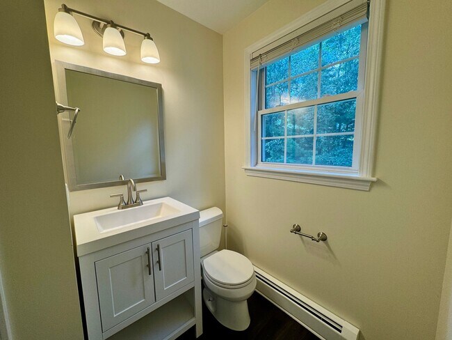 Building Photo - South Portland 3BD/2.5BA Parkway Pines Tow...