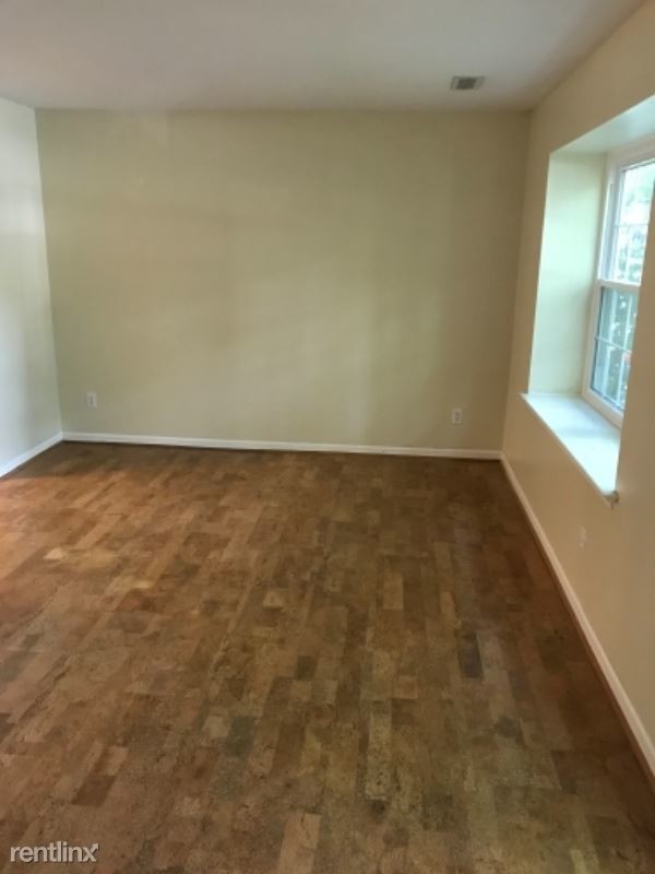 Building Photo - 3 br, 1.5 bath Townhome - 113 Pepper Place