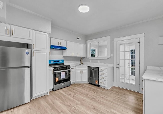 Building Photo - 1801 Saint Denis Ave