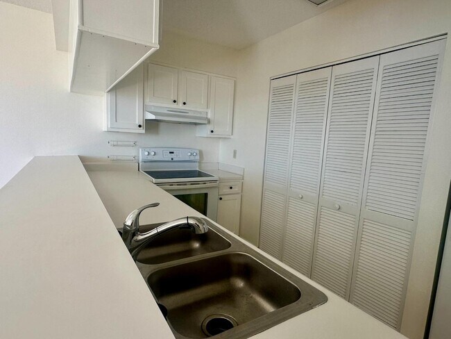 Foto del edificio - 3930 S Roosevelt Blvd