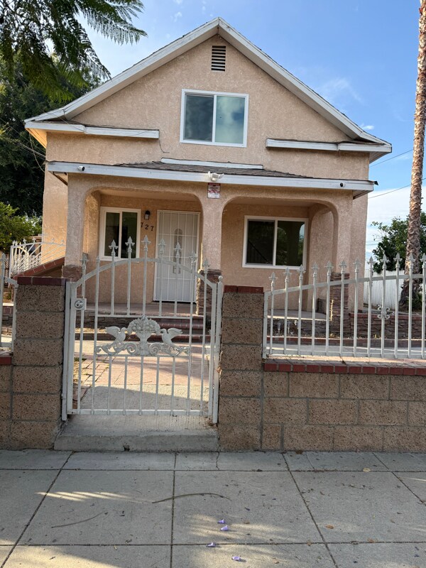 Primary Photo - 727 E 11th St