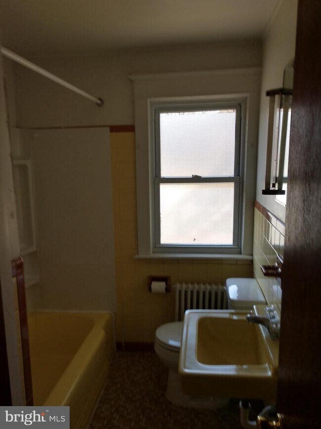 Building Photo - 1004 Camden Ave