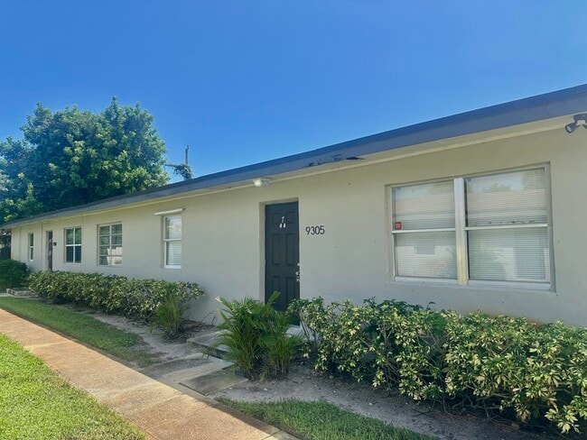 Building Photo - 9305 Sunrise Dr