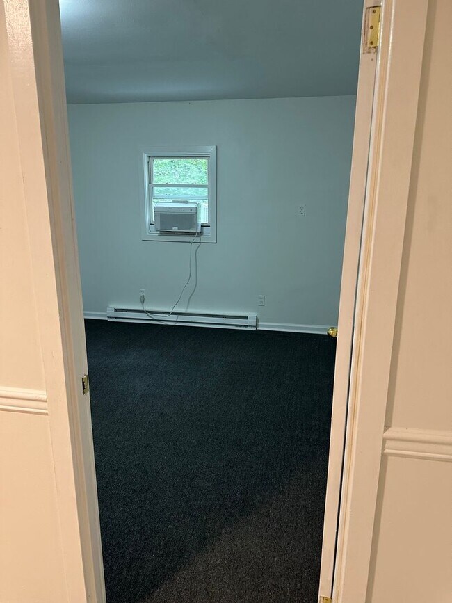 Foto del edificio - Newly Renovated 2-Bedroom 1 Bath-  Retreat on 12 Secluded Acres with Trails in Kintnersville!