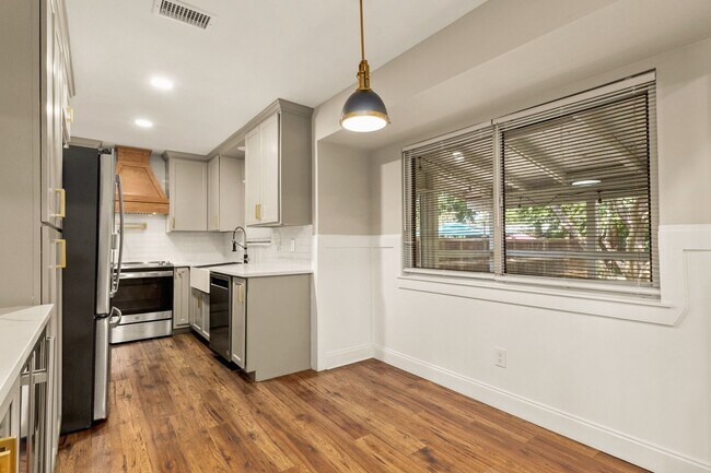 Building Photo - 224 Anhalt Dr