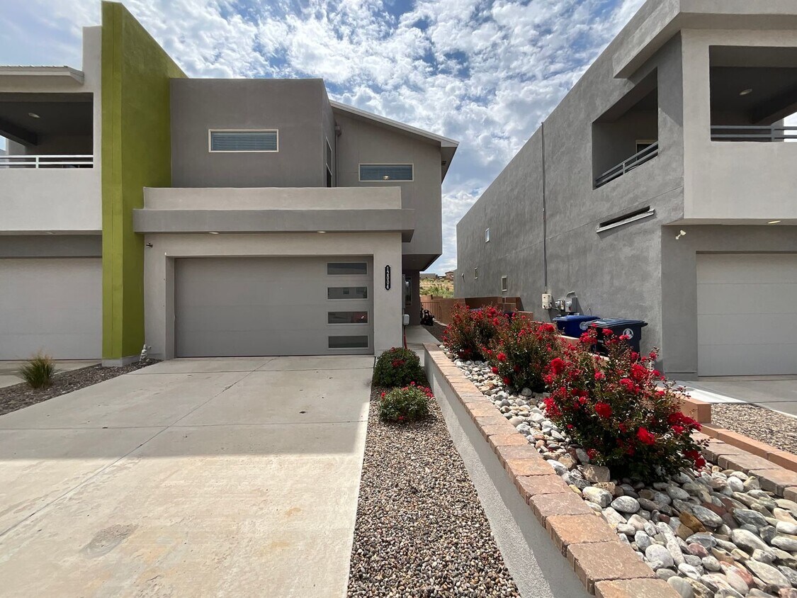 Primary Photo - 3 Bedroom Townhome Near Juan Tabo Blvd SE ...