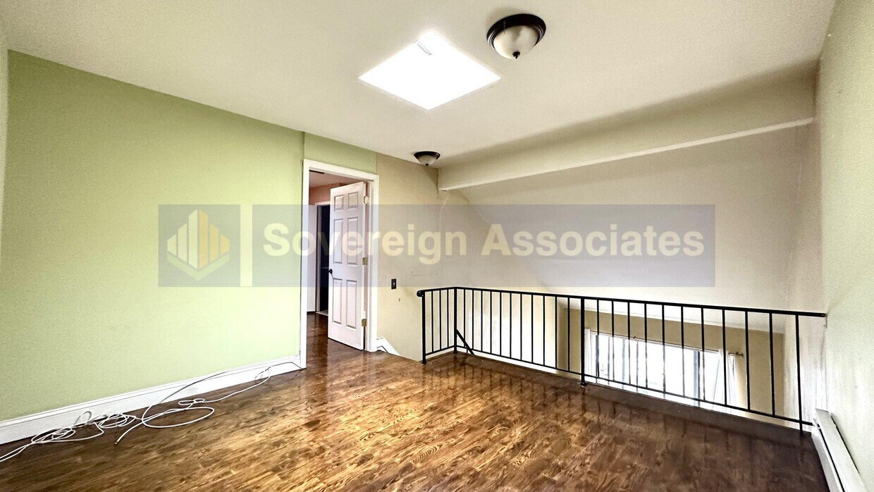 Primary Photo - 3560 Netherland Ave