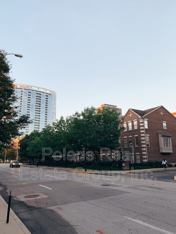 Foto del edificio - 223 N New Jersey St
