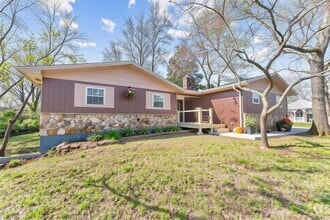Building Photo - 112 Vin Villa