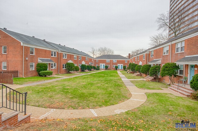 Photo - 296-310 S Harrison St - 298-2 Apartment