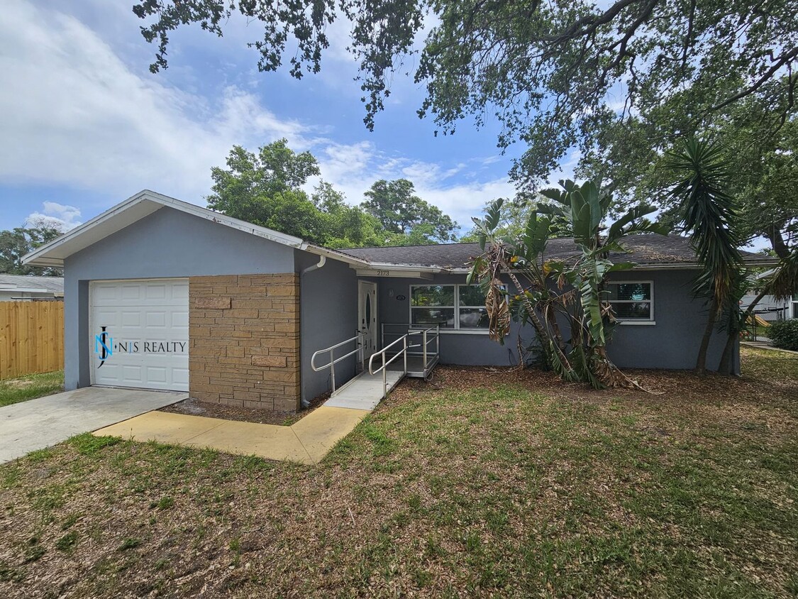 Primary Photo - Wow, wow... must see beautiful 3/2 1071 Sq...