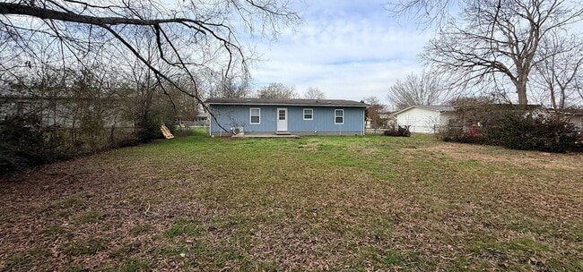 Building Photo - 205 Robert E Lee St